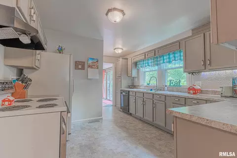 314 E 5th St, Flora, IL 62839 photo 16