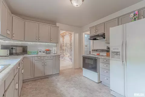 314 E 5th St, Flora, IL 62839 photo 17