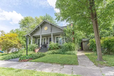 314 E 5th St, Flora, IL 62839