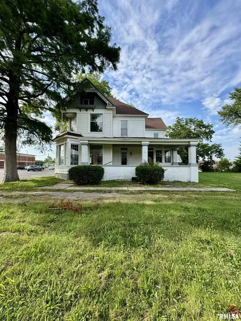 908 W Cherry St, Marion, IL 62959