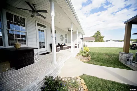 1105 Daybreak Dr, Marion, IL 62959 photo 5