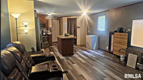 426 Moore St, Benton, IL 62812 photo 5