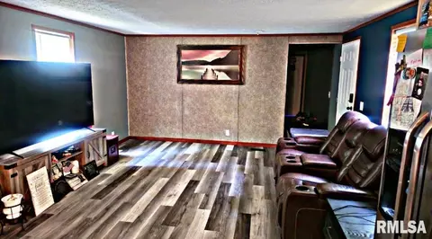 426 Moore St, Benton, IL 62812 photo 6