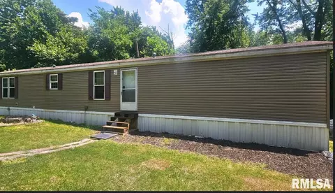 426 Moore St, Benton, IL 62812