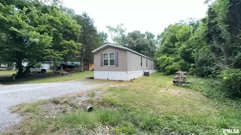 426 Moore St, Benton, IL 62812 photo 4