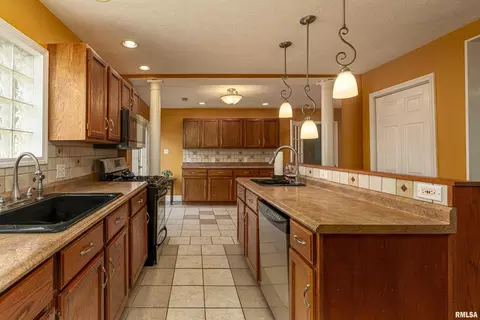 1111 E Main St, Marion, IL 62959 photo 12