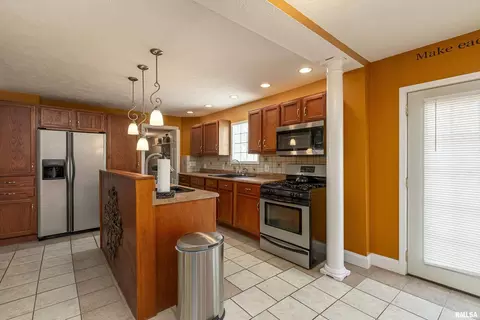 1111 E Main St, Marion, IL 62959 photo 15