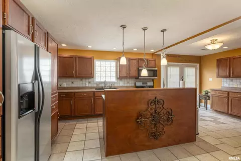 1111 E Main St, Marion, IL 62959 photo 9