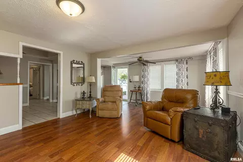 1111 E Main St, Marion, IL 62959 photo 5