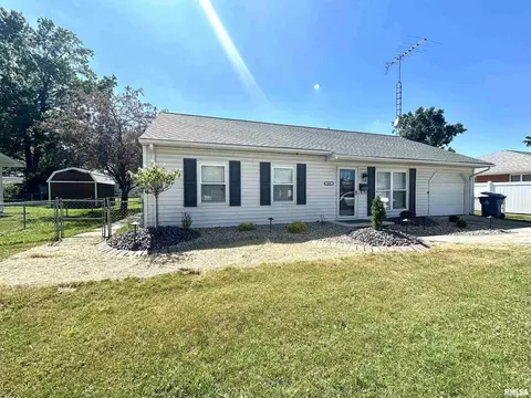 616 Nancy Dr, Centralia, IL 62801