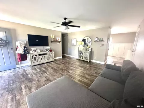 616 Nancy Dr, Centralia, IL 62801 photo 3