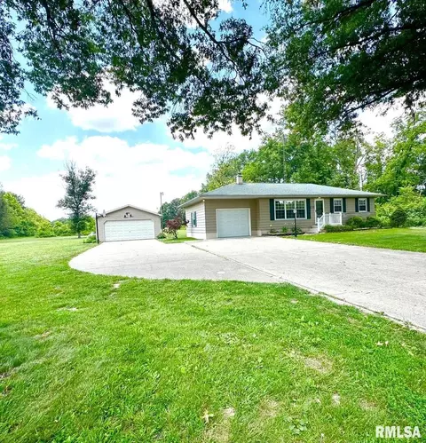 2037 Ross Rd, Centralia, IL 62801