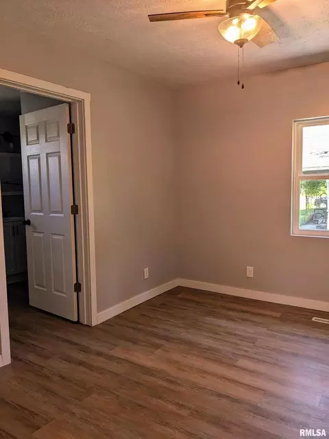 202 N 7th St, Benton, IL 62812 photo 17