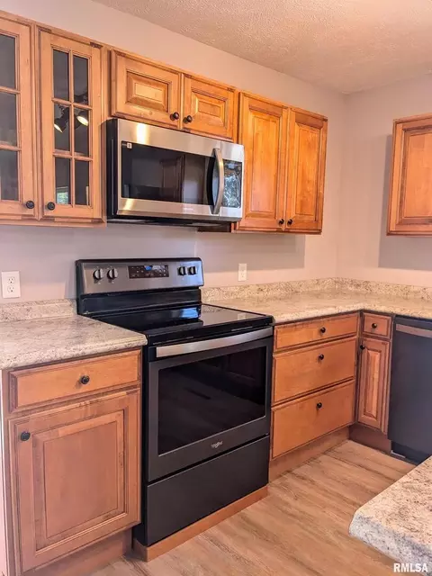202 N 7th St, Benton, IL 62812 photo 5