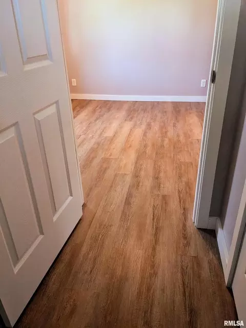 202 N 7th St, Benton, IL 62812 photo 14