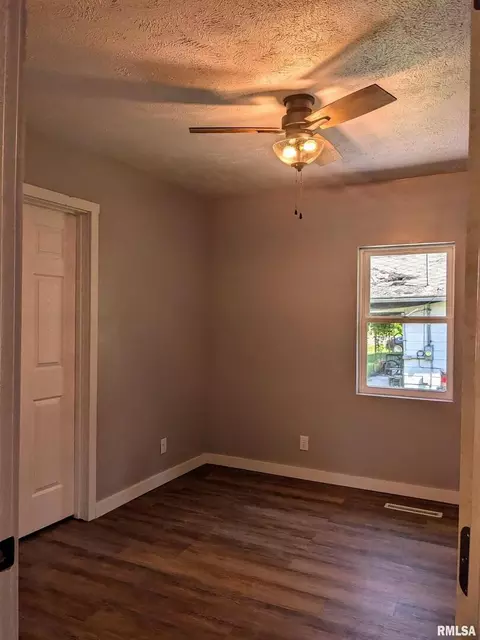 202 N 7th St, Benton, IL 62812 photo 19
