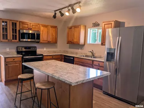 202 N 7th St, Benton, IL 62812 photo 4