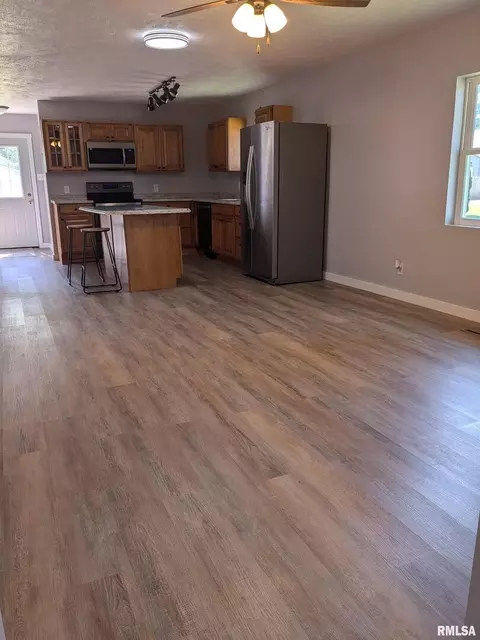 202 N 7th St, Benton, IL 62812 photo 10