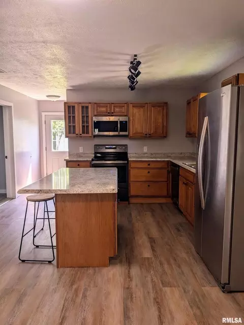 202 N 7th St, Benton, IL 62812 photo 9