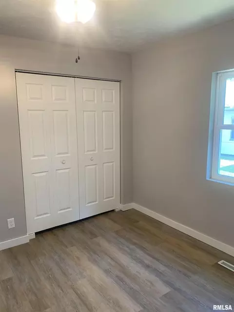 202 N 7th St, Benton, IL 62812 photo 18