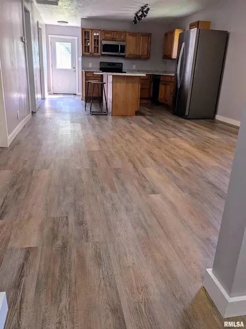 202 N 7th St, Benton, IL 62812 photo 12