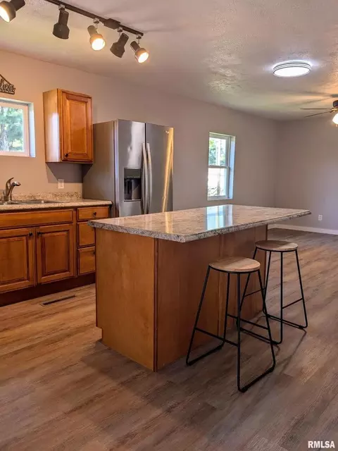 202 N 7th St, Benton, IL 62812 photo 11