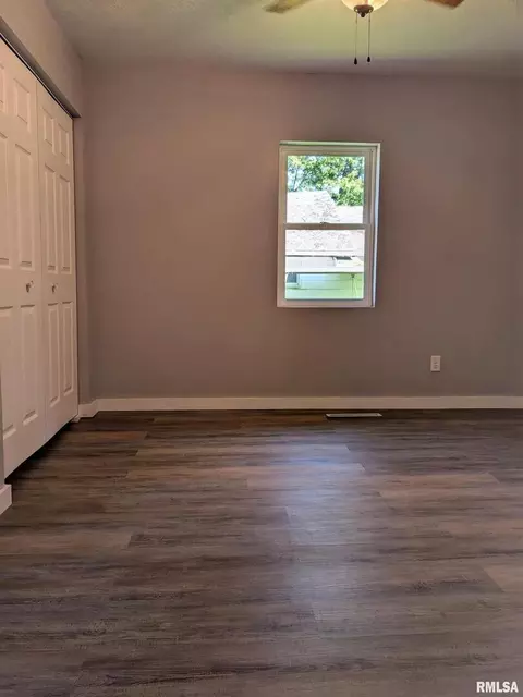 202 N 7th St, Benton, IL 62812 photo 21