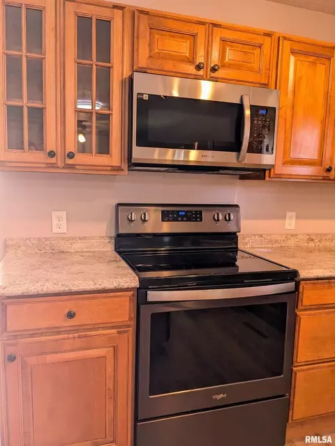 202 N 7th St, Benton, IL 62812 photo 6
