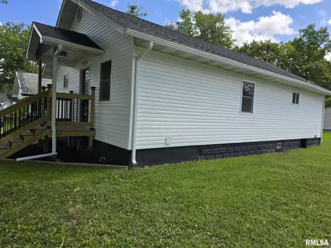 202 N 7th St, Benton, IL 62812 photo 29