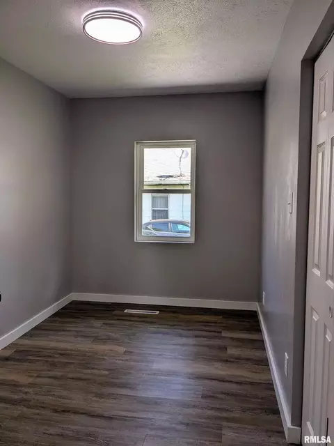 202 N 7th St, Benton, IL 62812 photo 22