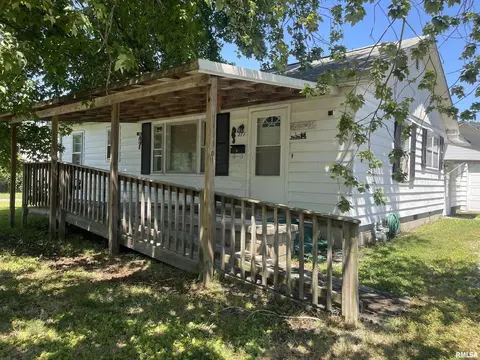 211 N Pine St, Marion, IL 62959