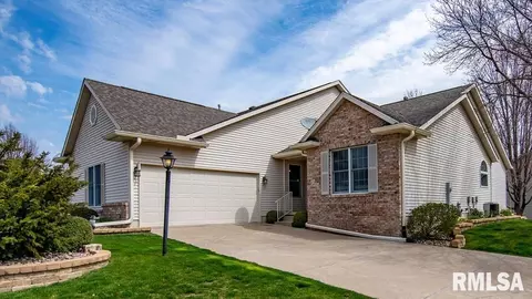 2217 Hogan Ct N, Bettendorf, IA 52722