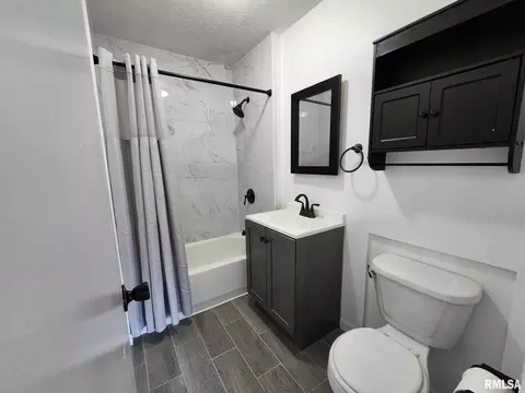 709 S Thomas St, Christopher, IL 62822 photo 13