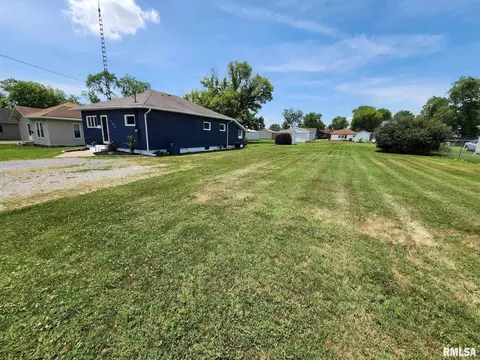 709 S Thomas St, Christopher, IL 62822 photo 4