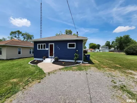 709 S Thomas St, Christopher, IL 62822 photo 25