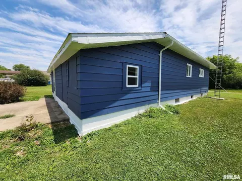 709 S Thomas St, Christopher, IL 62822 photo 23