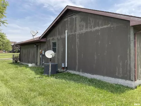 6 Meadow Ln, Dix, IL 62830 photo 4