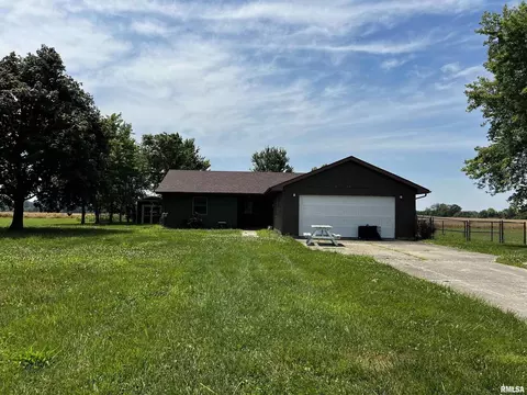 6 Meadow Ln, Dix, IL 62830