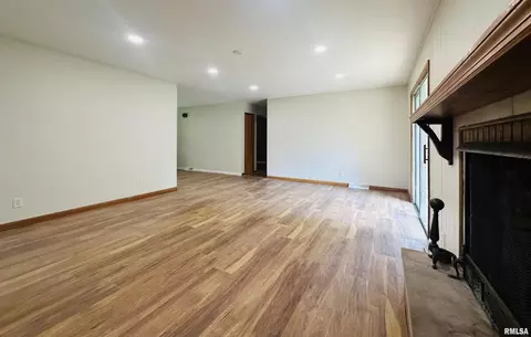 2017 State St, Eldorado, IL 62930 photo 9