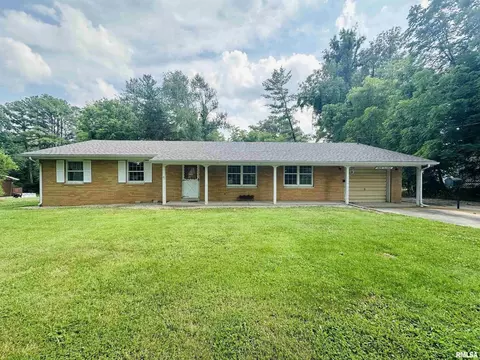 2017 State St, Eldorado, IL 62930