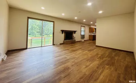 2017 State St, Eldorado, IL 62930 photo 8