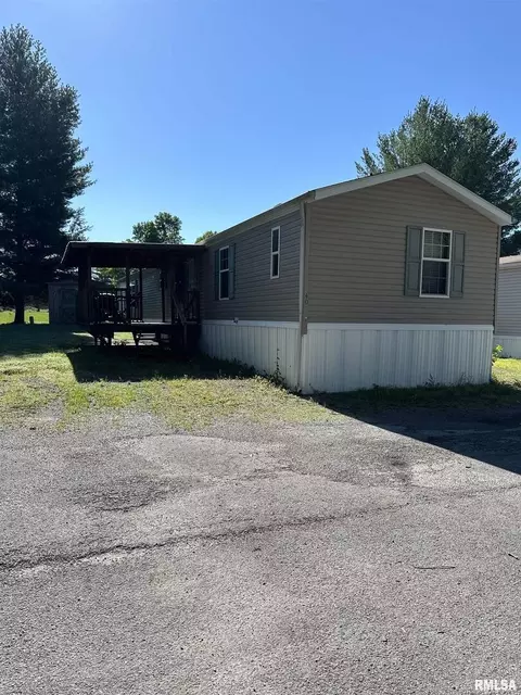 40 Pine Cone Ln #40, Carbondale, IL 62902