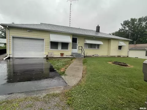 303 E Davis St, Ava, IL 62907