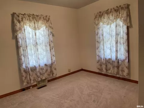 303 E Davis St, Ava, IL 62907 photo 4
