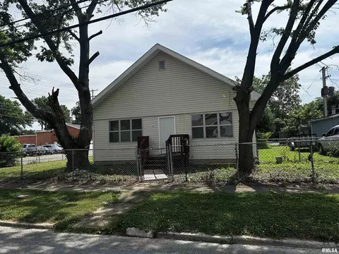 709 N Van Buren St, Marion, IL 62959