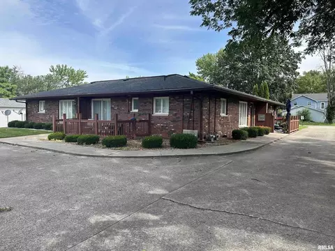 410 W Mulberry St, Pinckneyville, IL 62274