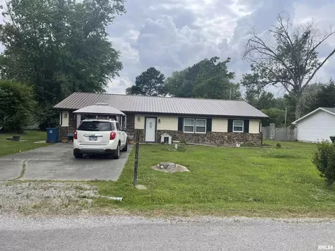 209 N West St, Elkville, IL 62932