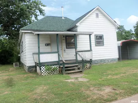 310 N Buchannan St, Benton, IL 62812