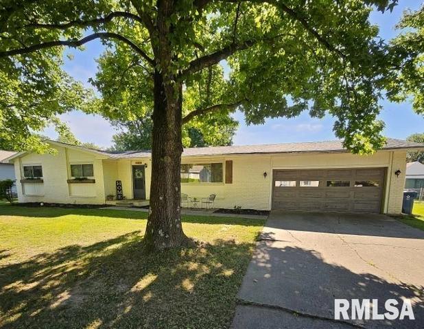 804 Buffalo Ln, Mount Vernon, IL 62864