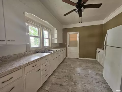 600 N Johnson St, Marion, IL 62959 photo 6